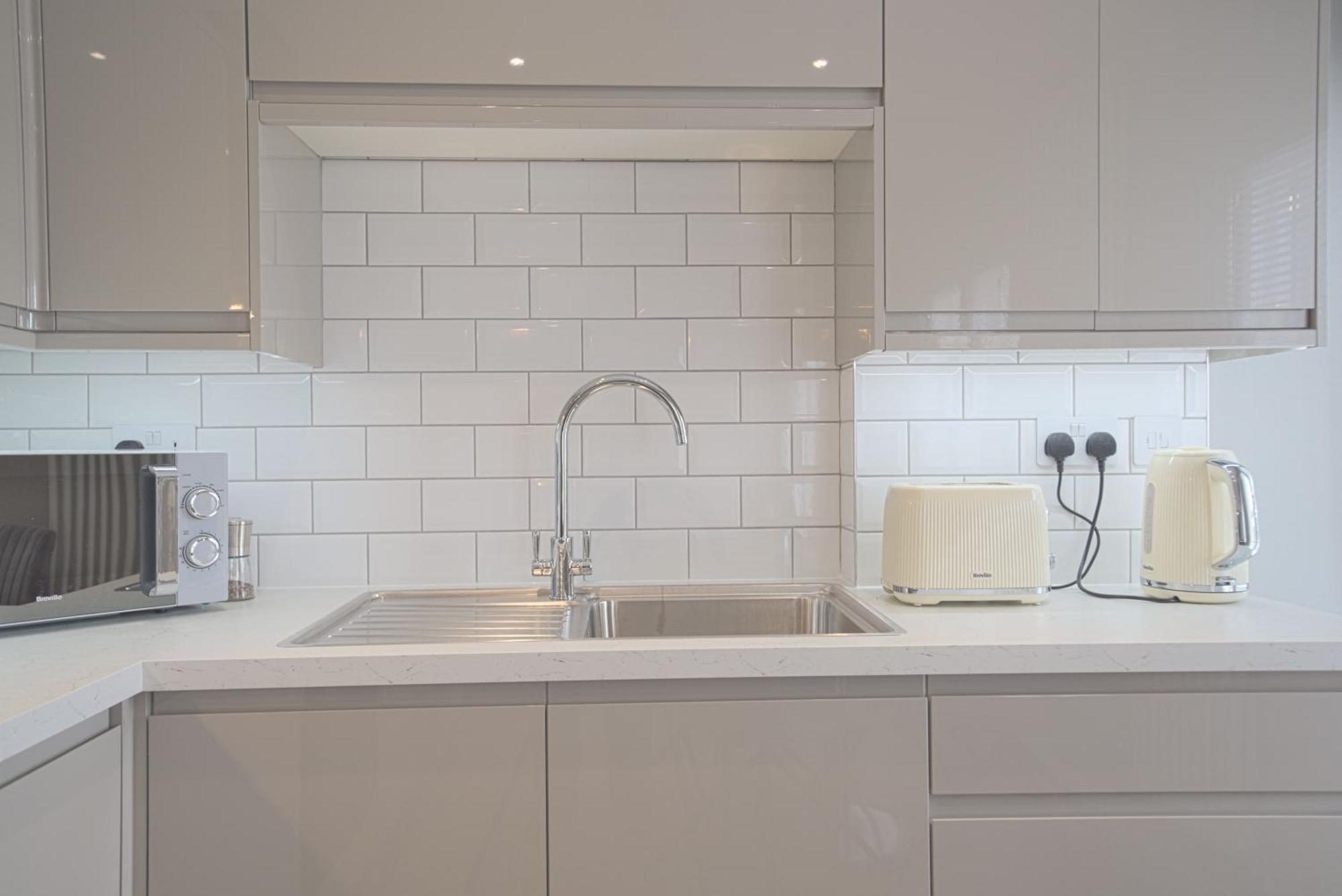 Harper Luxe Serviced Apartments ดันสเตเบิล ภายนอก รูปภาพ