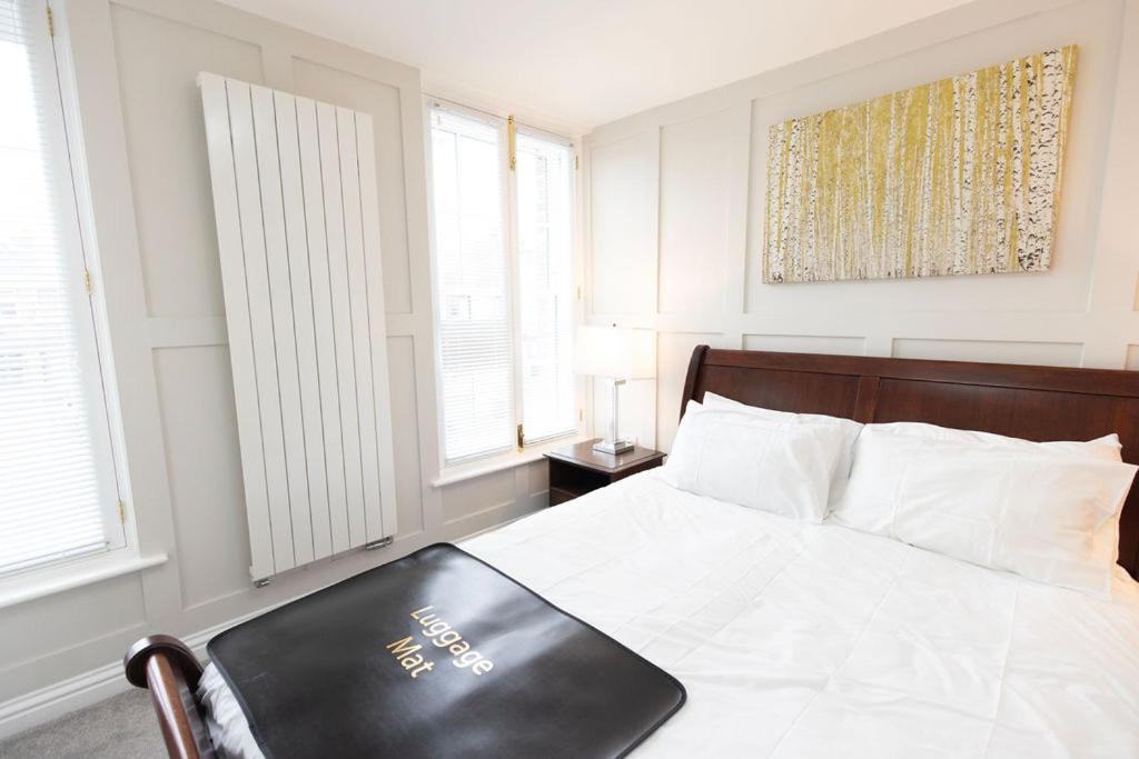 Harper Luxe Serviced Apartments ดันสเตเบิล ภายนอก รูปภาพ