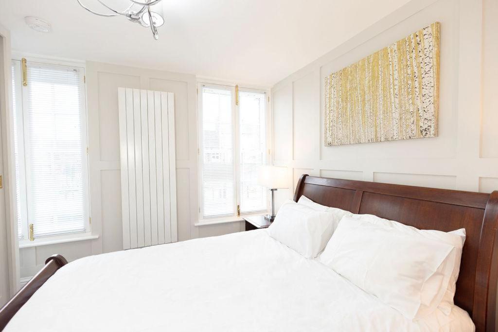 Harper Luxe Serviced Apartments ดันสเตเบิล ภายนอก รูปภาพ