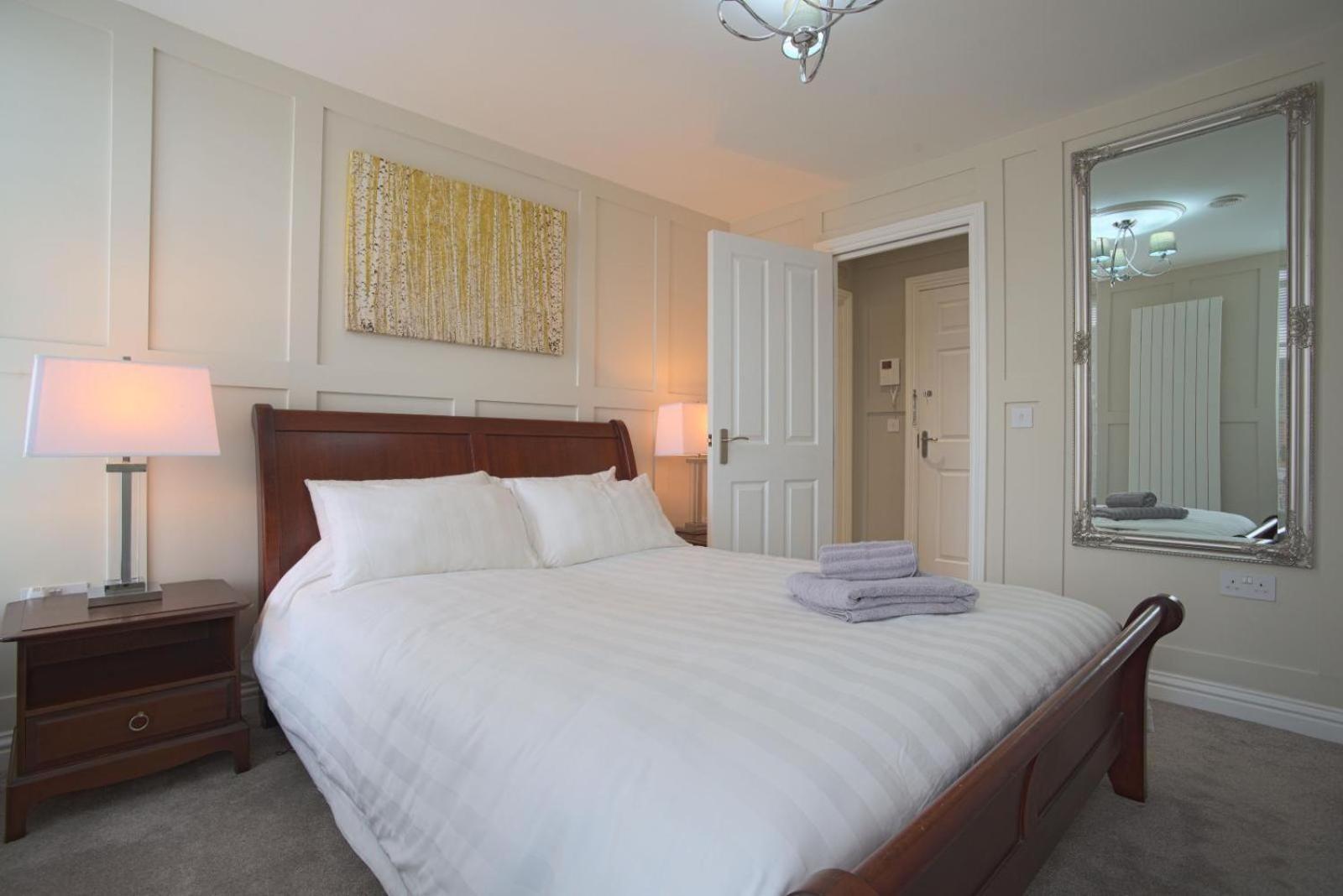 Harper Luxe Serviced Apartments ดันสเตเบิล ภายนอก รูปภาพ
